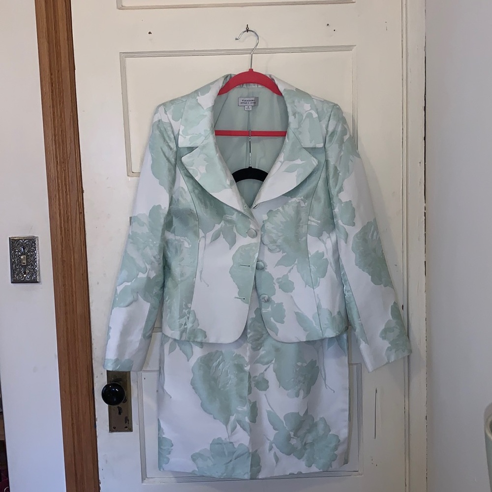 Tahari 2 piece green floral skirt and blazer set